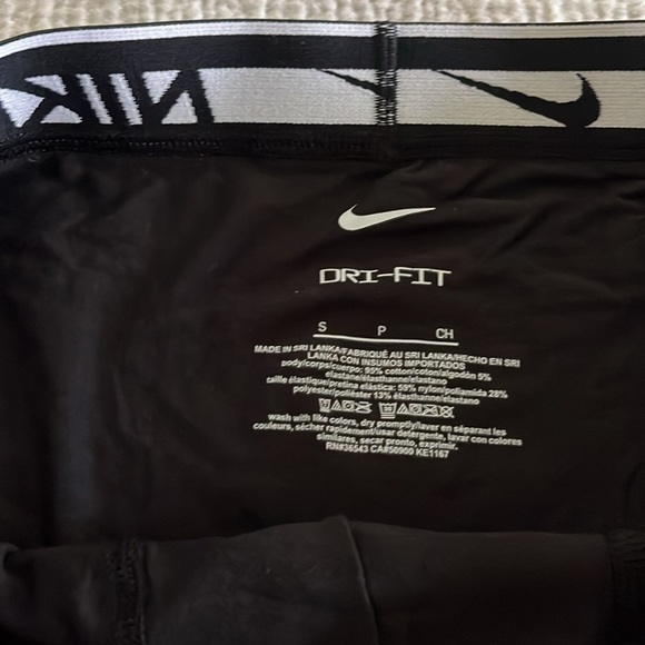 Nike - Picture 4 of 5